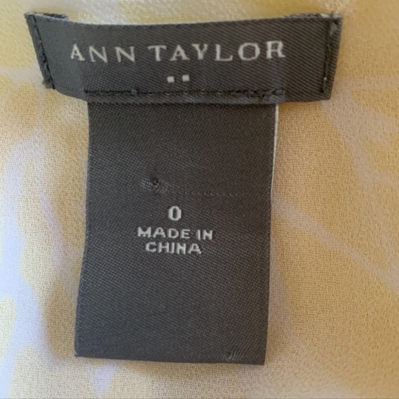 3/$30 Flowy yellow and white blouse tank top ruched bust sheer lined flowy top - Picture 7 of 8